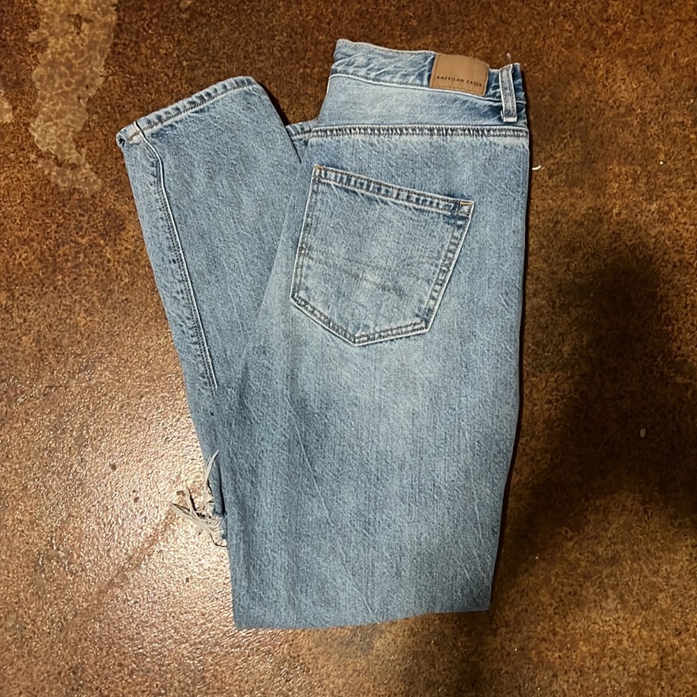 American Eagle Highest Rise Mom Jean - Picture 3 of 4